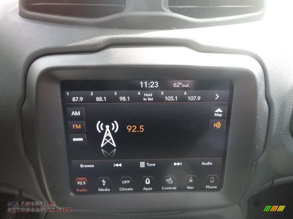 2019 Renegade Limited 4x4 - Alpine White / Black photo #16 2019 Renegade Limited 4x4 - Alpine White / Black photo #16