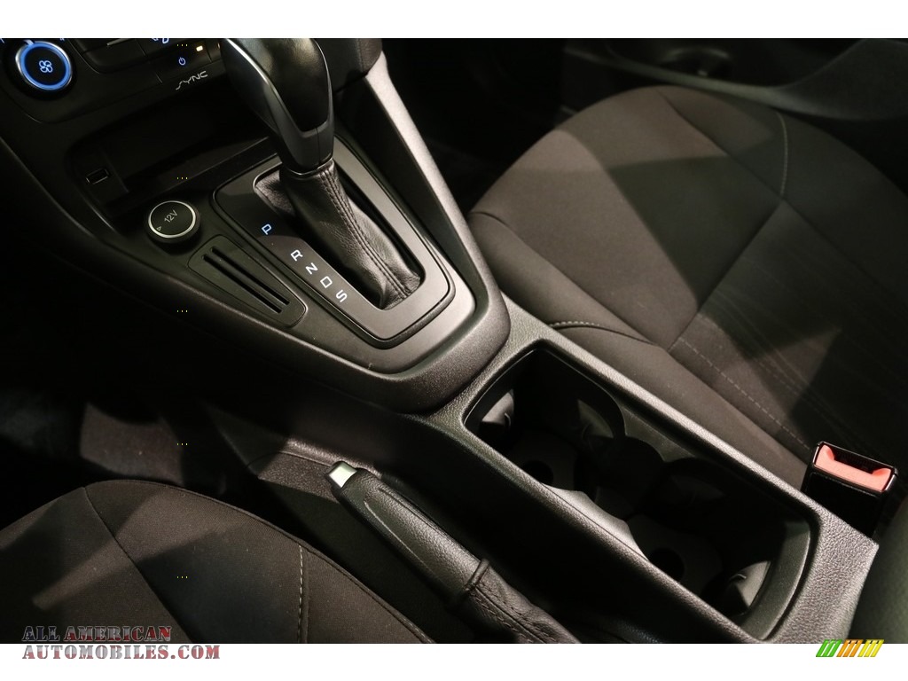 2016 Focus SE Hatch - Shadow Black / Charcoal Black photo #12