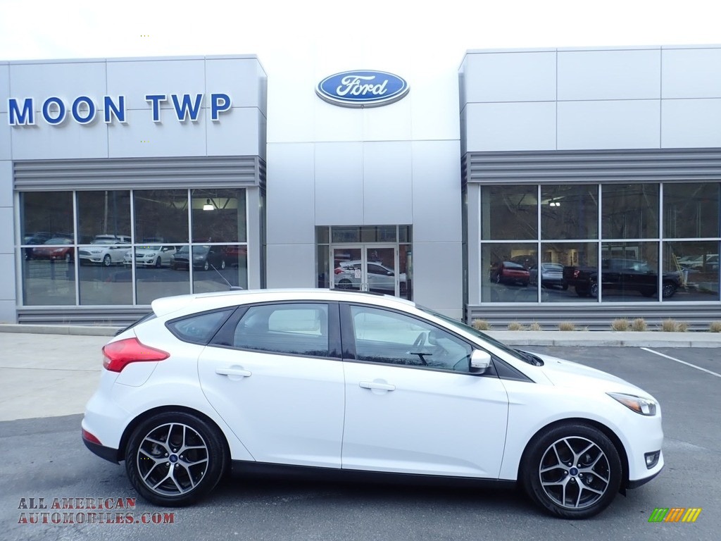 Oxford White / Charcoal Black Ford Focus SEL Hatch