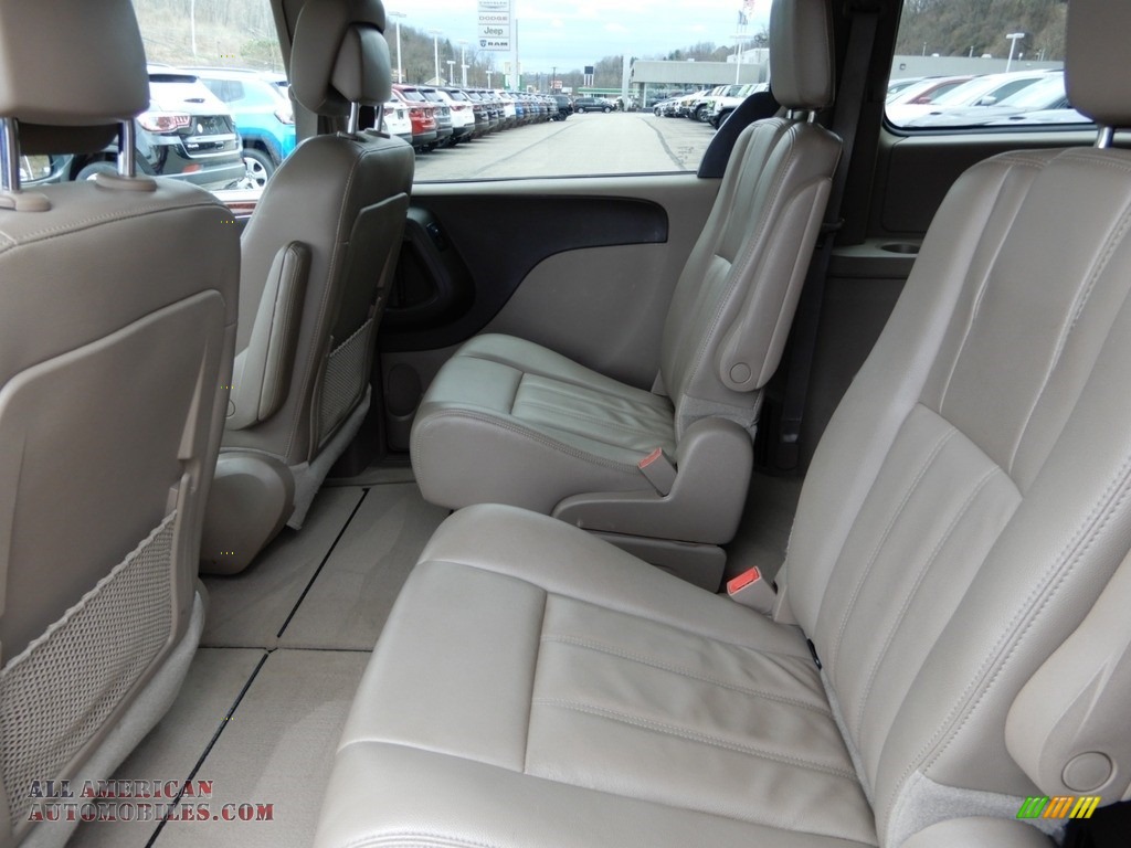 2013 Town & Country Touring - Deep Cherry Red Crystal Pearl / Dark Frost Beige/Medium Frost Beige photo #13