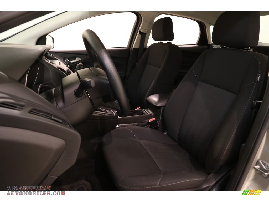 2016 Focus SE Sedan - Tectonic / Charcoal Black photo #4
