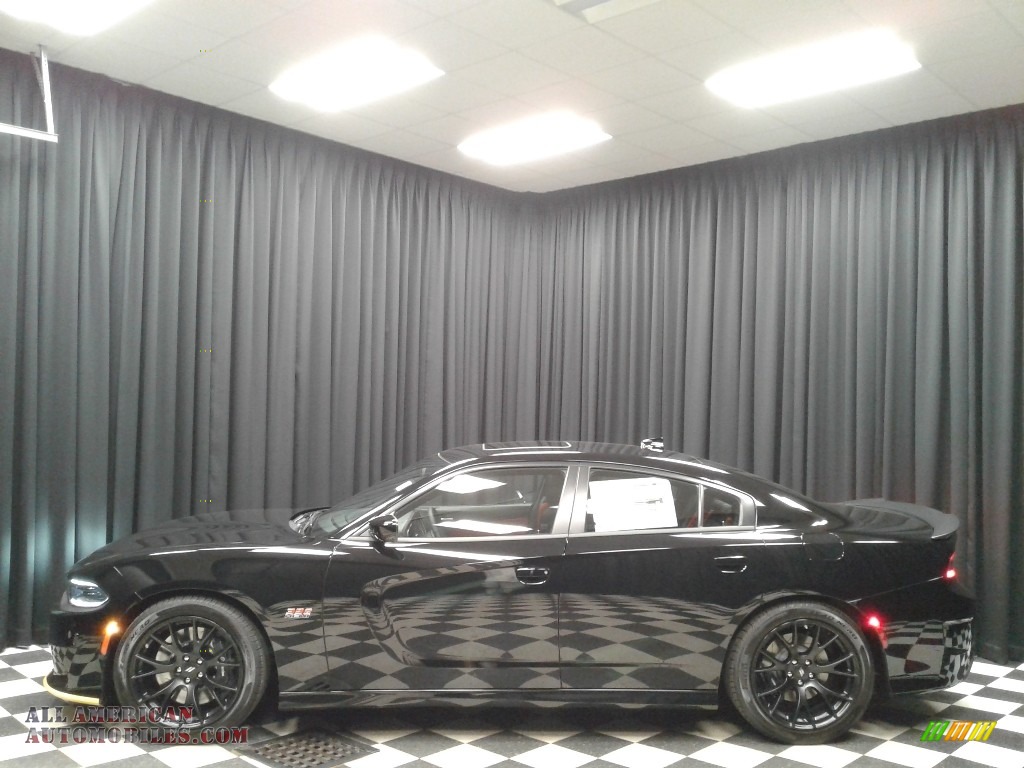 Pitch Black / Ruby Red/Black Dodge Charger R/T Scat Pack