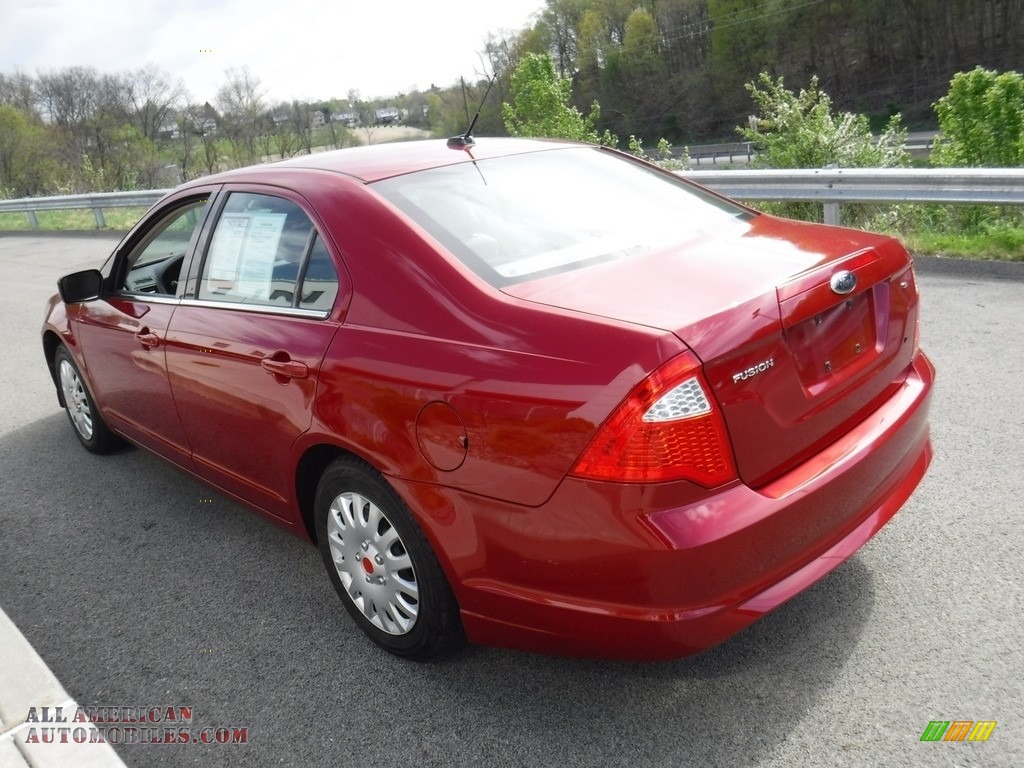 2010 Fusion SE - Red Candy Metallic / Camel photo #8