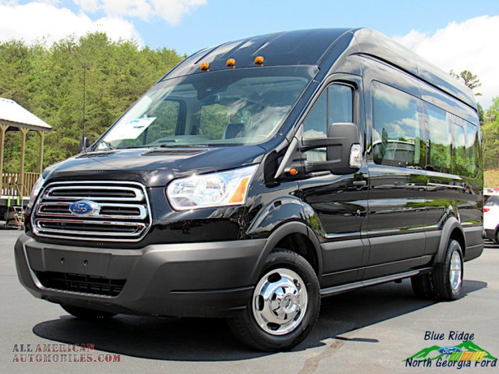 Shadow Black / Charcoal black Ford Transit Passenger Wagon XLT 350 HR Long