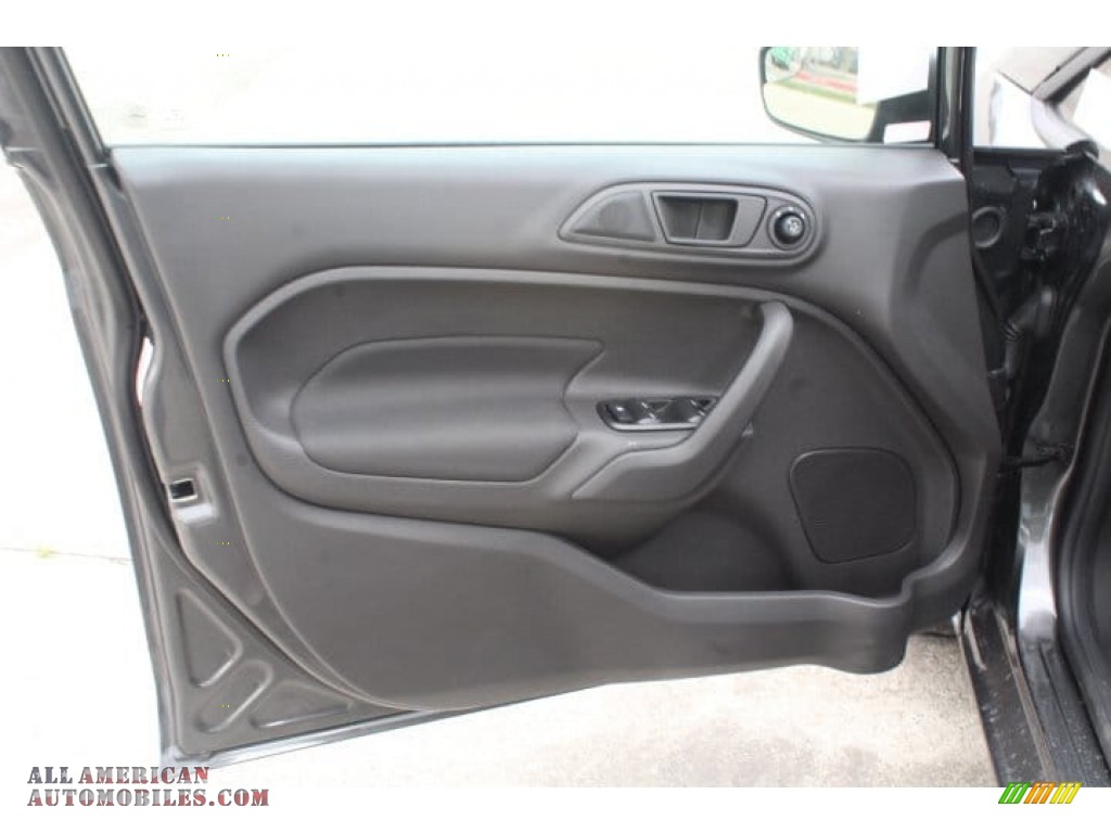 2019 Fiesta SE Hatchback - Magnetic / Charcoal Black photo #9