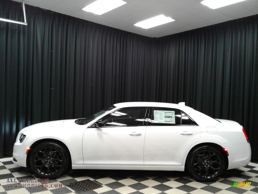 Bright White / Black Chrysler 300 Touring