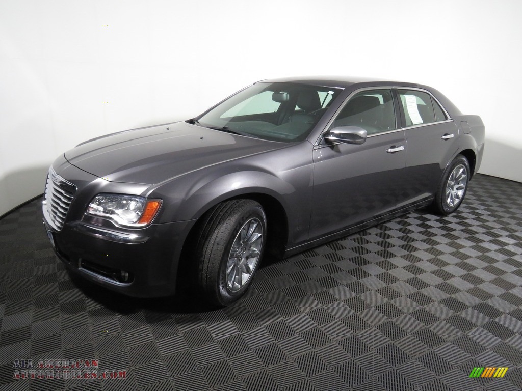 2013 300 C - Granite Crystal Metallic / Black photo #4 2013 300 C - Granite Crystal Metallic / Black photo #4