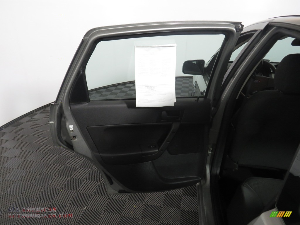 2008 Focus SE Sedan - Black / Charcoal Black photo #22