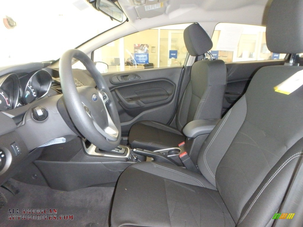 2019 Fiesta SE Sedan - Magnetic / Charcoal Black photo #7