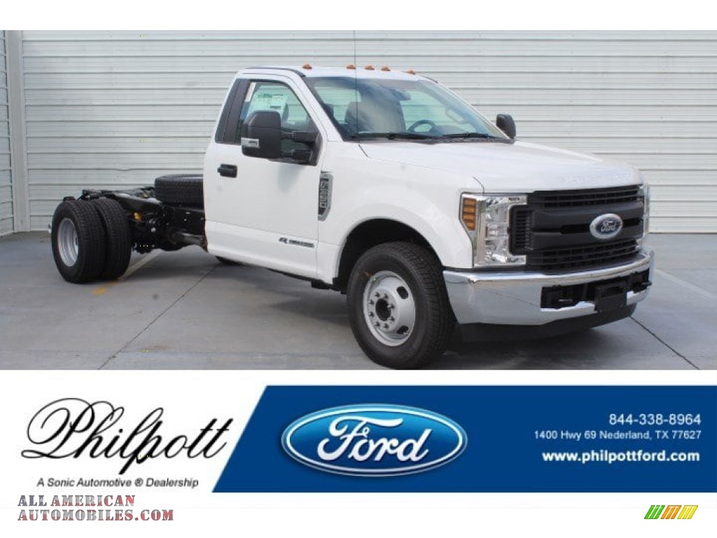 Oxford White / Earth Gray Ford F350 Super Duty XL Regular Cab Chassis