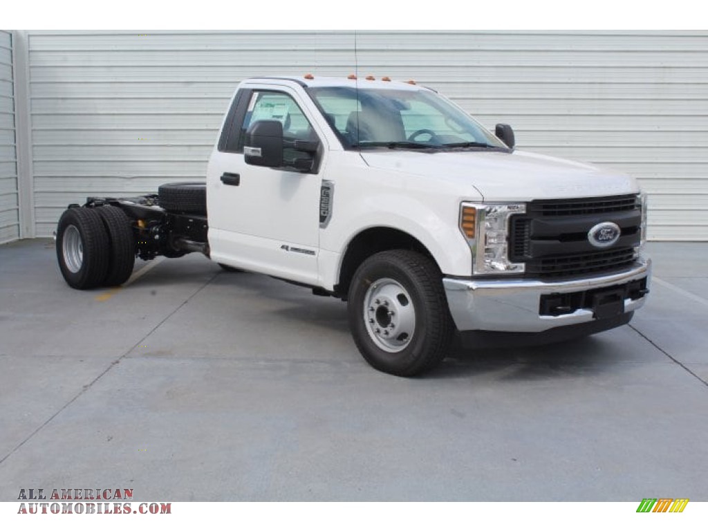 2019 F350 Super Duty XL Regular Cab Chassis - Oxford White / Earth Gray photo #2
