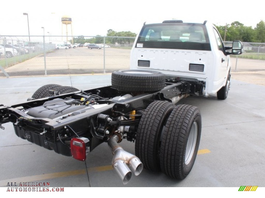 2019 F350 Super Duty XL Regular Cab Chassis - Oxford White / Earth Gray photo #11