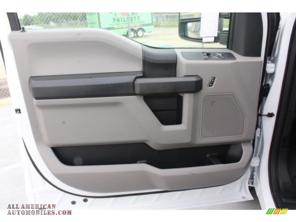 2019 F350 Super Duty XL Regular Cab Chassis - Oxford White / Earth Gray photo #12