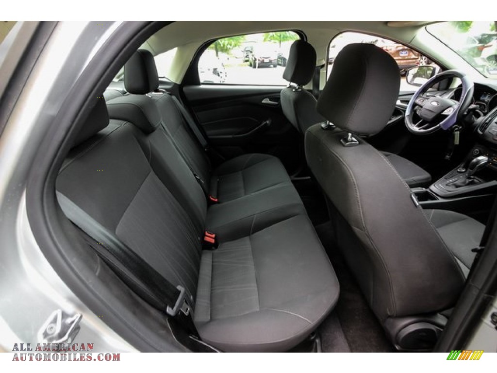 2016 Focus SE Sedan - Ingot Silver / Charcoal Black photo #20