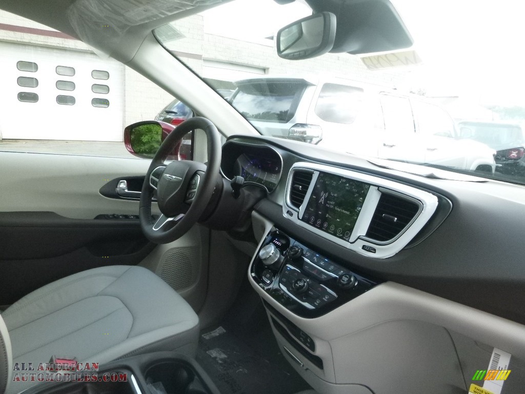 2019 Pacifica Touring L - Velvet Red Pearl / Black/Alloy photo #11