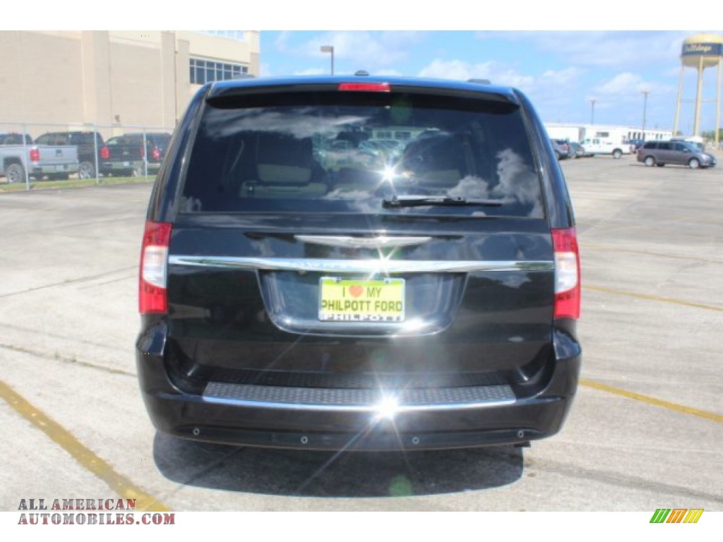 2012 Town & Country Touring - Brilliant Black Crystal Pearl / Black/Light Graystone photo #8