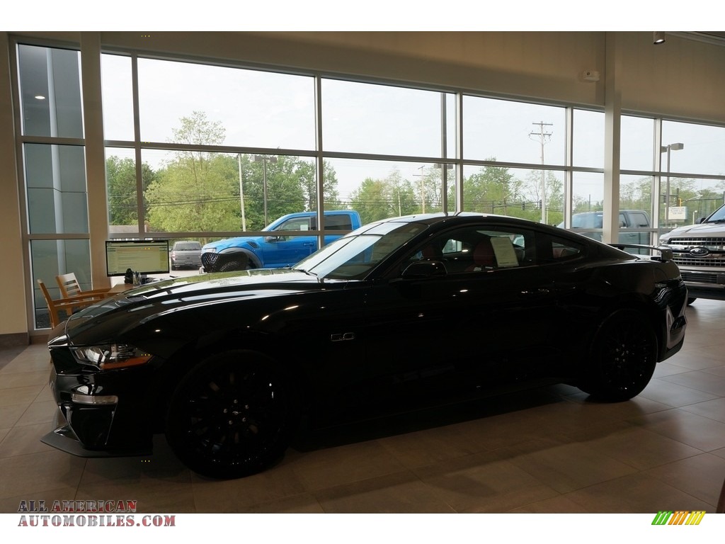 2019 Mustang GT Premium Fastback - Shadow Black / Showstopper Red photo #2