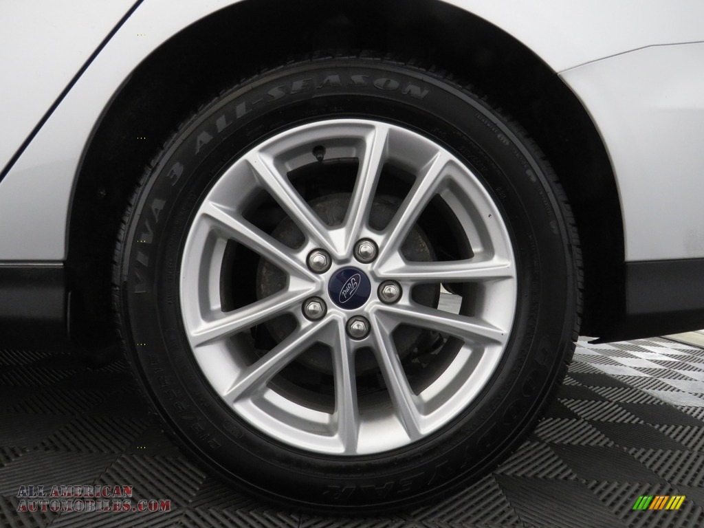2016 Focus SE Sedan - Ingot Silver / Charcoal Black photo #18