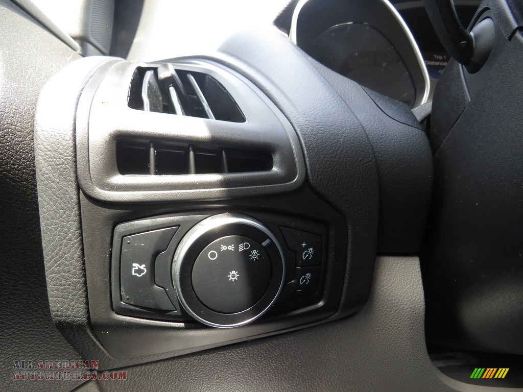 2016 Focus SE Sedan - Magnetic / Charcoal Black photo #33