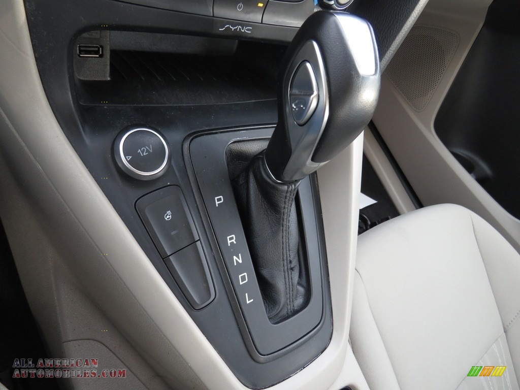 2016 Focus SE Sedan - Magnetic / Charcoal Black photo #40