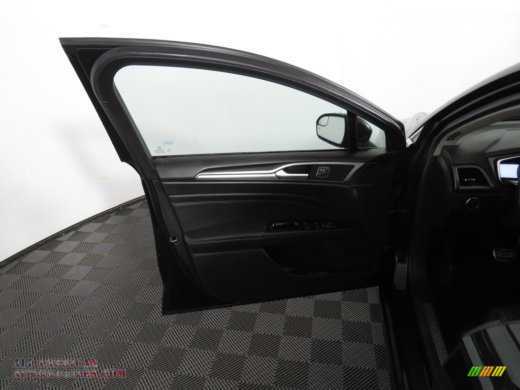 2013 Fusion Titanium AWD - Tuxedo Black Metallic / Charcoal Black photo #20