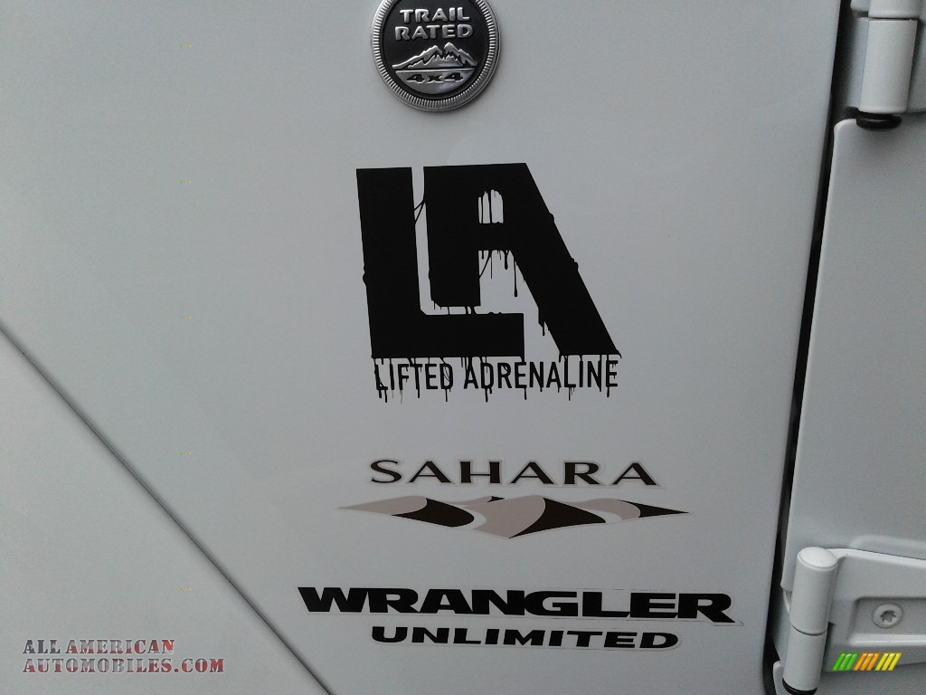 2017 Wrangler Unlimited Sahara 4x4 - Bright White / Black/Dark Saddle photo #27