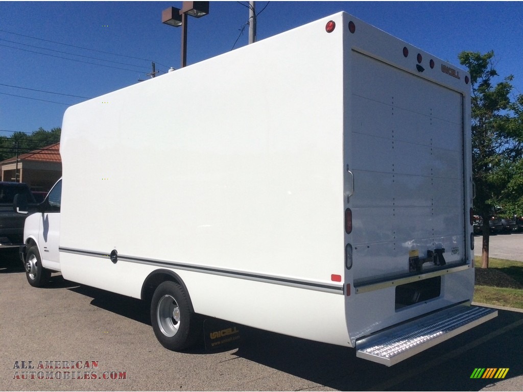 2019 Express Cutaway 4500 Moving Van - Summit White / Medium Pewter photo #5