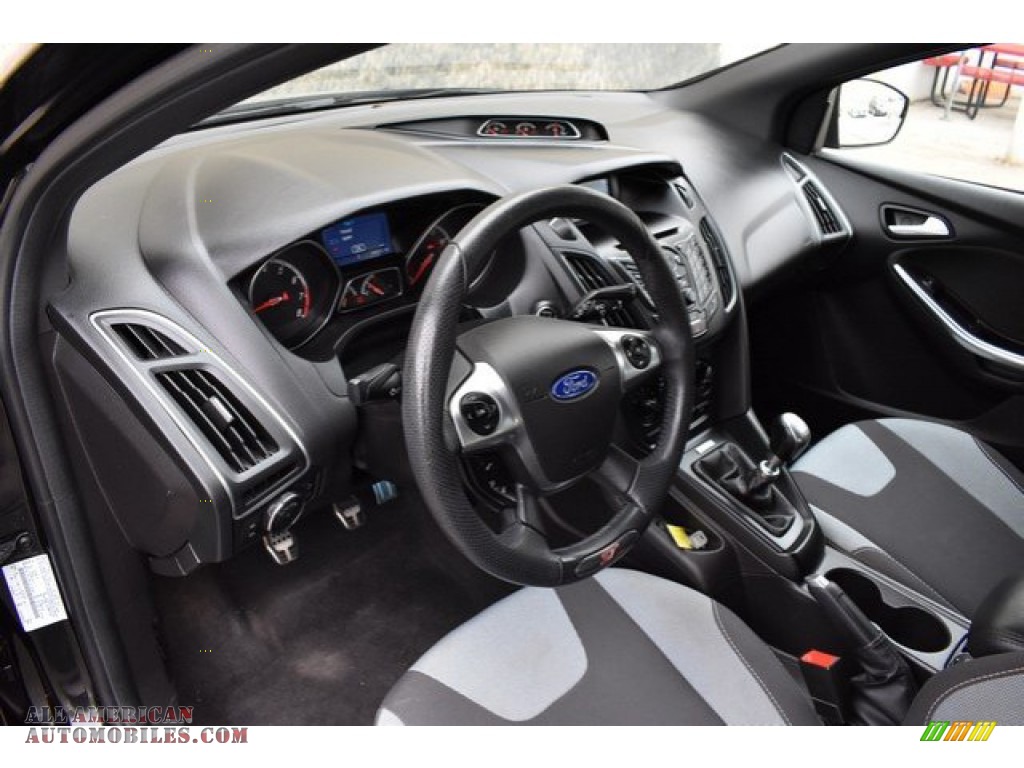 2014 Focus ST Hatchback - Tuxedo Black / ST Smoke Storm/Charcoal Black Recaro Sport Seats photo #10
