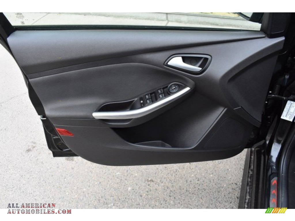 2014 Focus ST Hatchback - Tuxedo Black / ST Smoke Storm/Charcoal Black Recaro Sport Seats photo #24