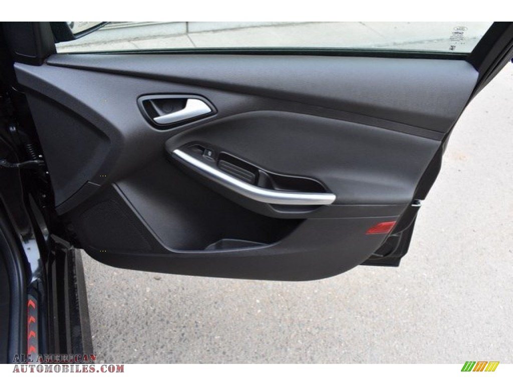 2014 Focus ST Hatchback - Tuxedo Black / ST Smoke Storm/Charcoal Black Recaro Sport Seats photo #25