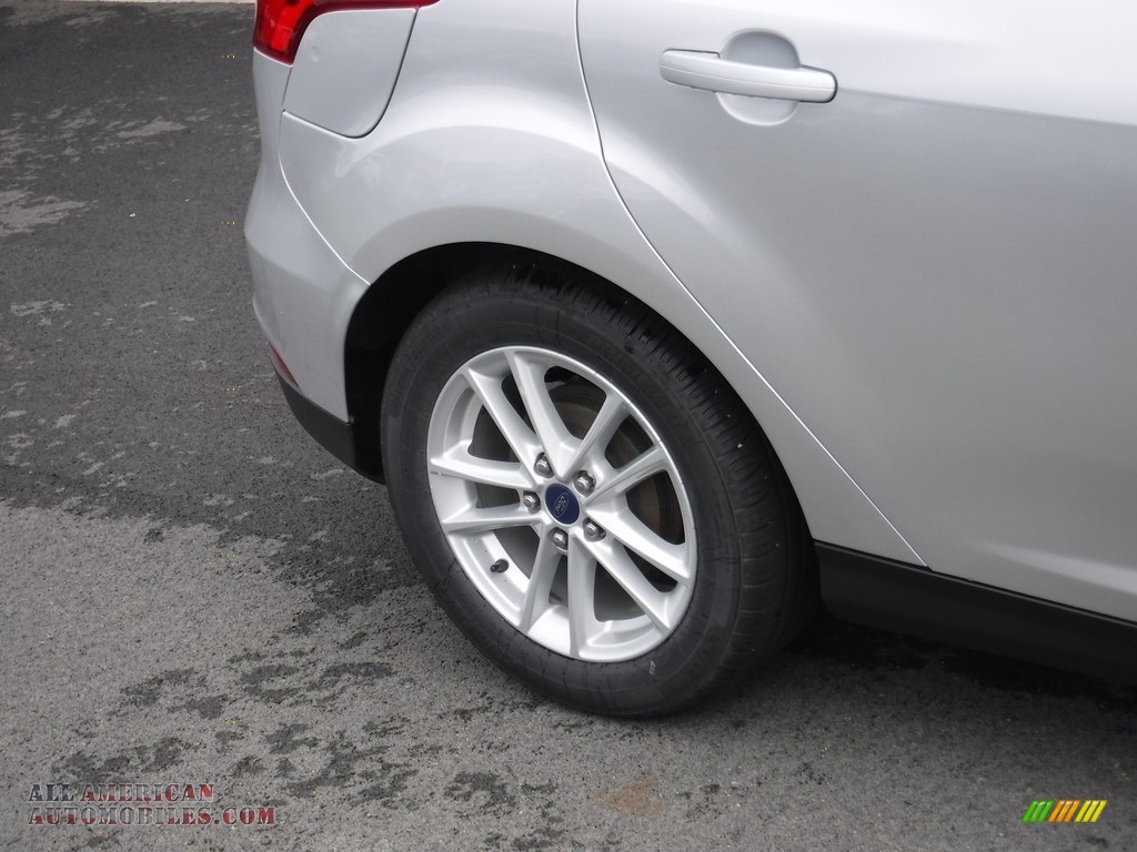 2015 Focus SE Hatchback - Ingot Silver Metallic / Charcoal Black photo #3