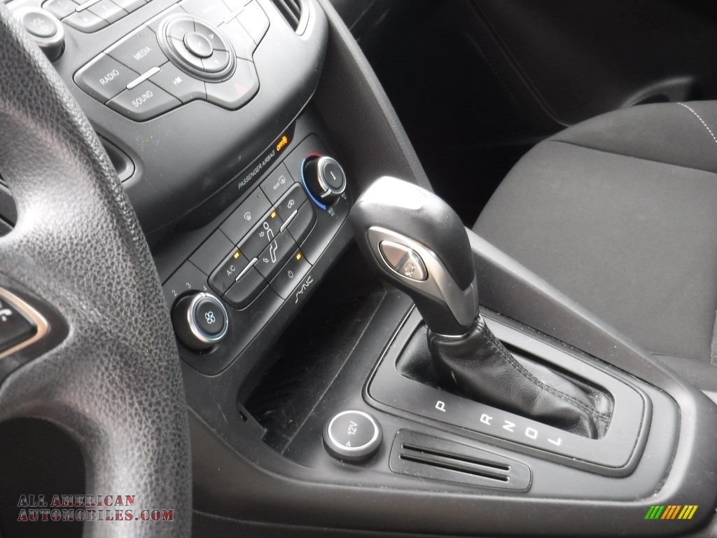 2015 Focus SE Hatchback - Ingot Silver Metallic / Charcoal Black photo #16