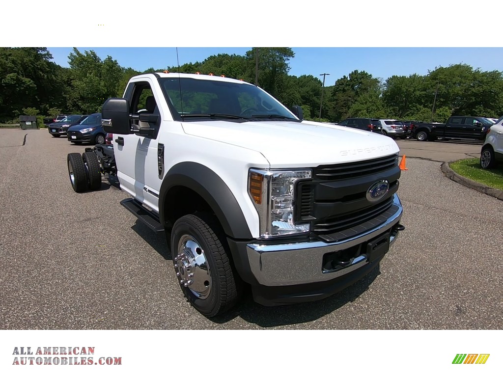 2019 F550 Super Duty XL Regular Cab 4x4 Chassis - White / Earth Gray photo #1