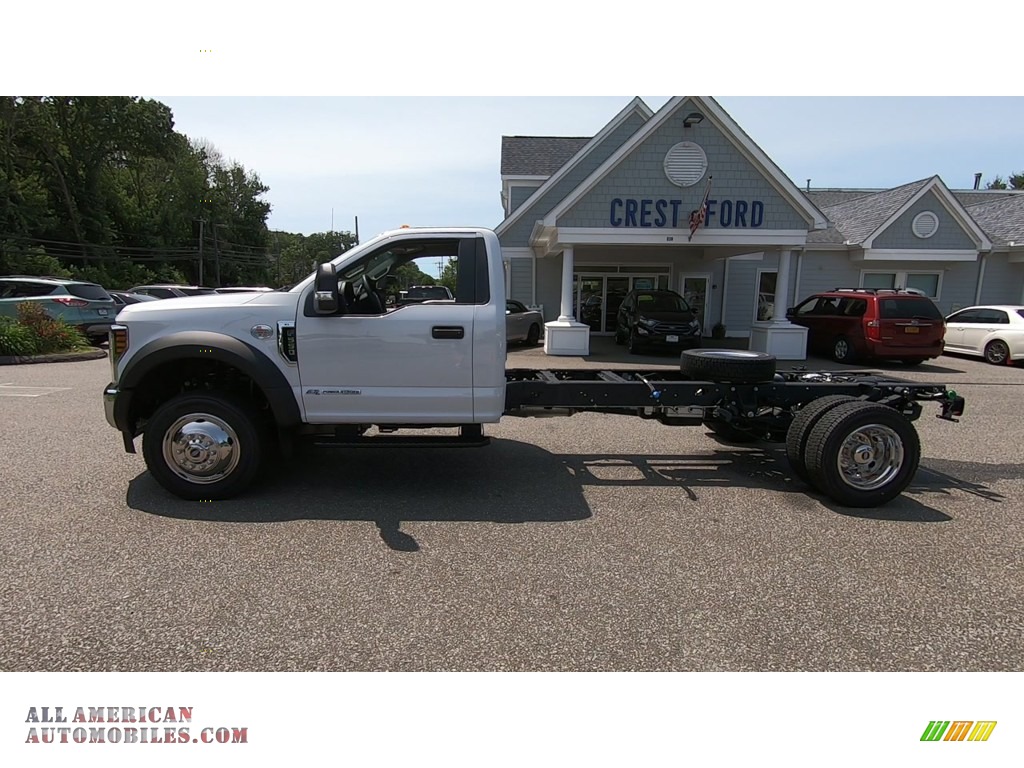 2019 F550 Super Duty XL Regular Cab 4x4 Chassis - White / Earth Gray photo #4