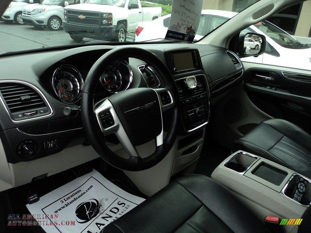 2015 Town & Country Touring - Cashmere/Sandstone Pearl / Black/Light Graystone photo #6