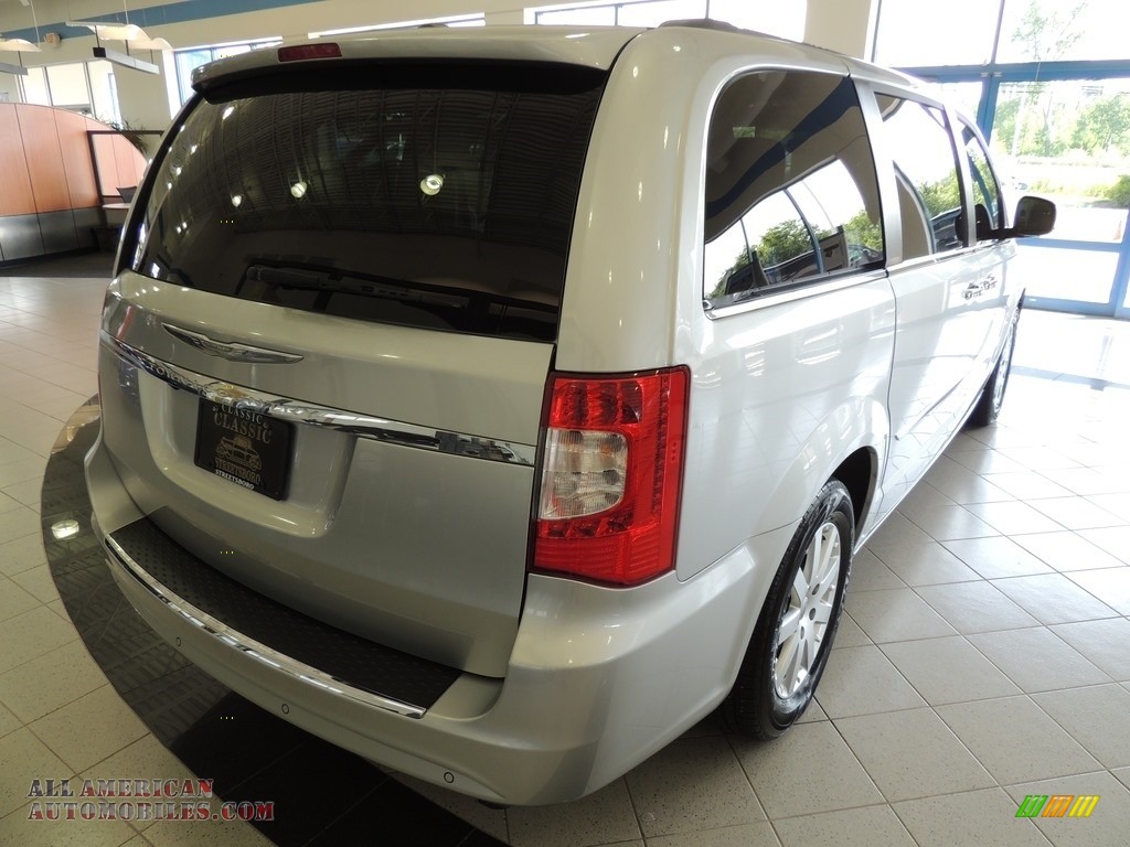 2012 Town & Country Touring - L - Bright Silver Metallic / Black/Light Graystone photo #10
