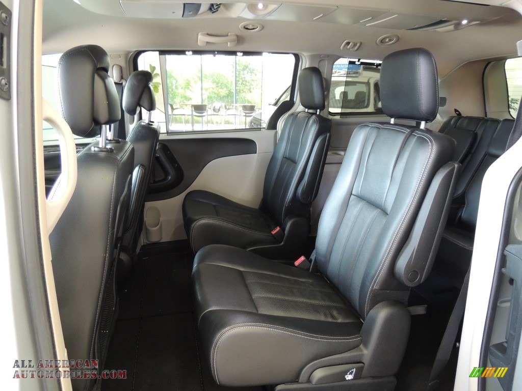 2012 Town & Country Touring - L - Bright Silver Metallic / Black/Light Graystone photo #17