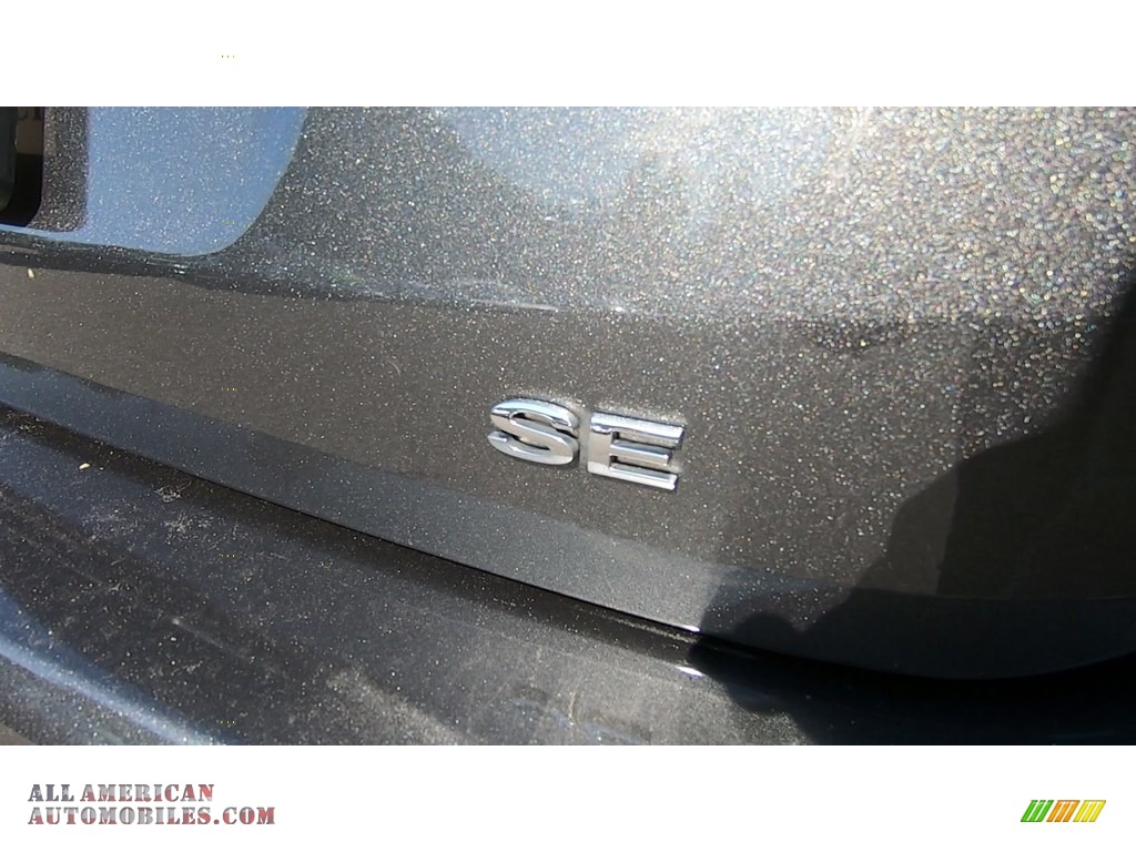 2017 Focus SE Sedan - Magnetic / Charcoal Black photo #9