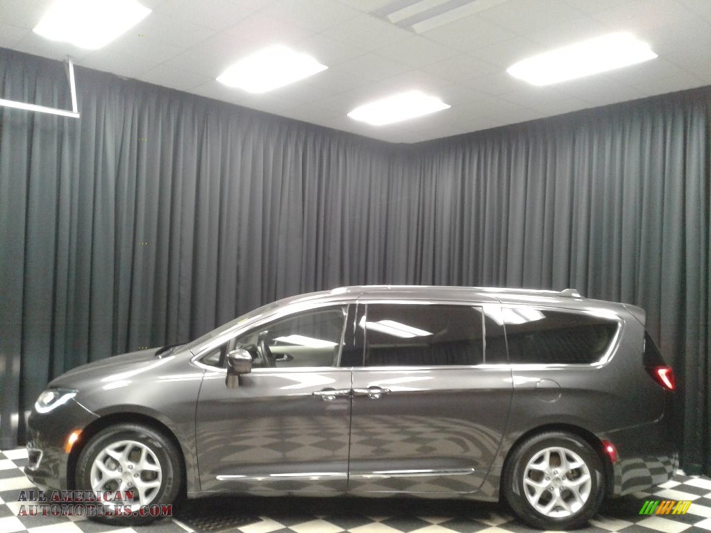 Granite Crystal Metallic / Cognac/Alloy/Toffee Chrysler Pacifica Touring L