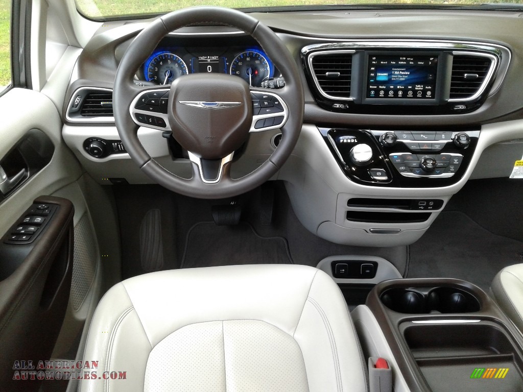 2018 Pacifica Touring L - Granite Crystal Metallic / Cognac/Alloy/Toffee photo #33