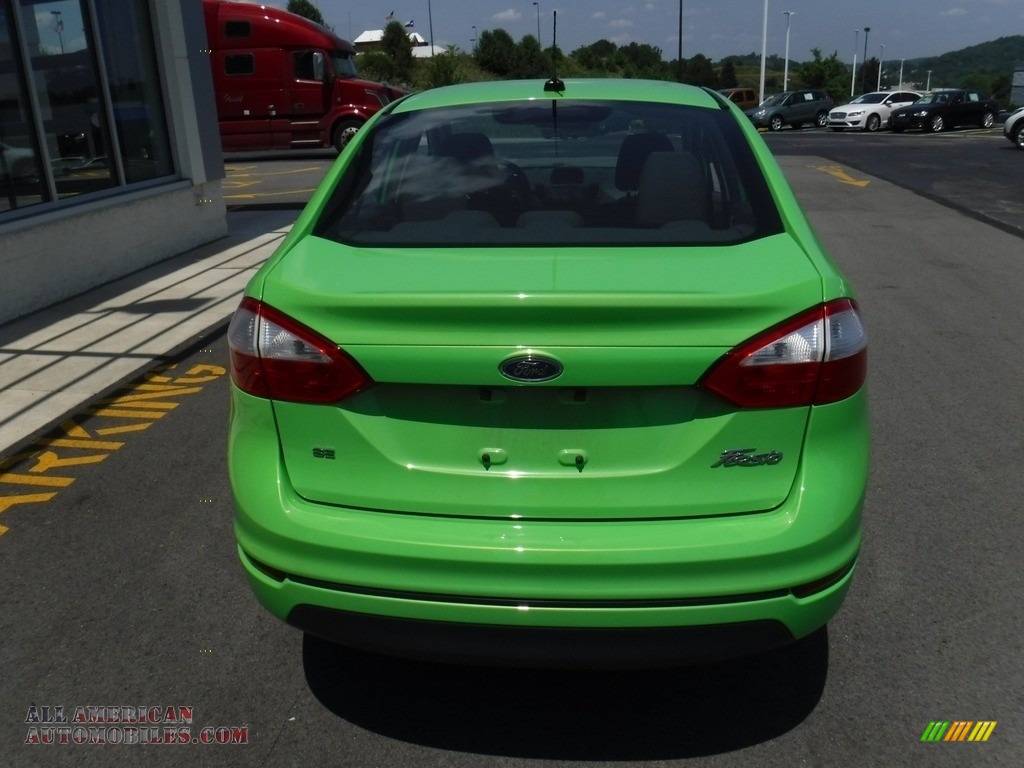 2014 Fiesta SE Sedan - Green Envy / Charcoal Black photo #8
