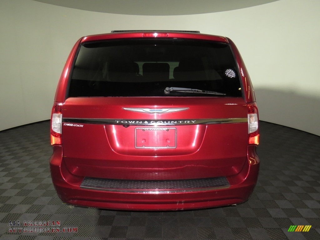 2013 Town & Country Touring - Deep Cherry Red Crystal Pearl / Black/Light Graystone photo #11