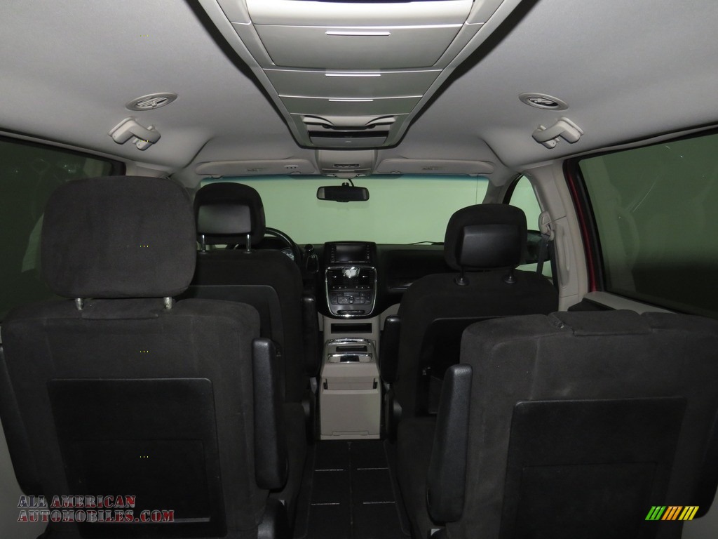 2013 Town & Country Touring - Deep Cherry Red Crystal Pearl / Black/Light Graystone photo #13