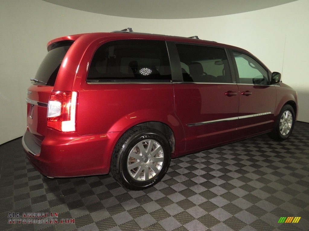 2013 Town & Country Touring - Deep Cherry Red Crystal Pearl / Black/Light Graystone photo #15