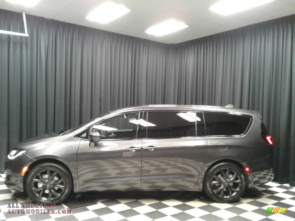 Granite Crystal Metallic / Black/Black Chrysler Pacifica Touring Plus