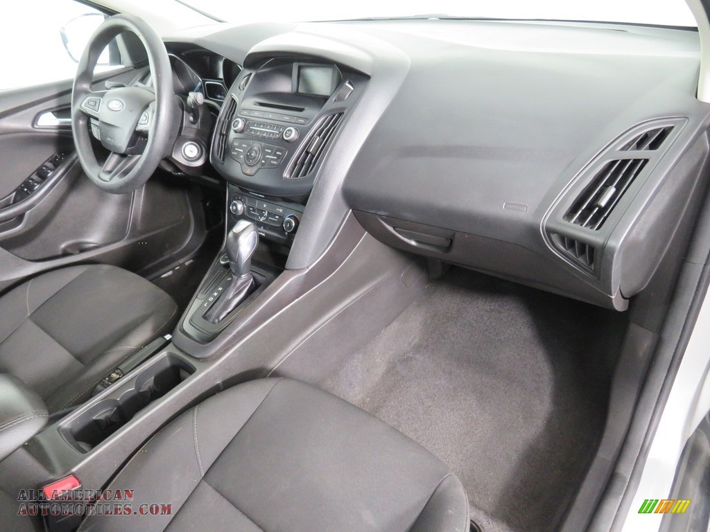 2015 Focus SE Sedan - Ingot Silver Metallic / Charcoal Black photo #39