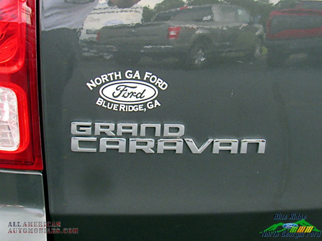 2011 Grand Caravan Express - Dark Charcoal Pearl / Black/Light Graystone photo #34