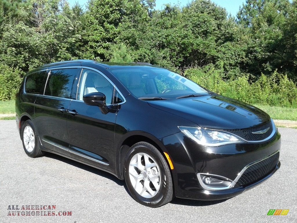 2018 Pacifica Touring L - Brilliant Black Crystal Pearl / Cognac/Alloy/Toffee photo #4