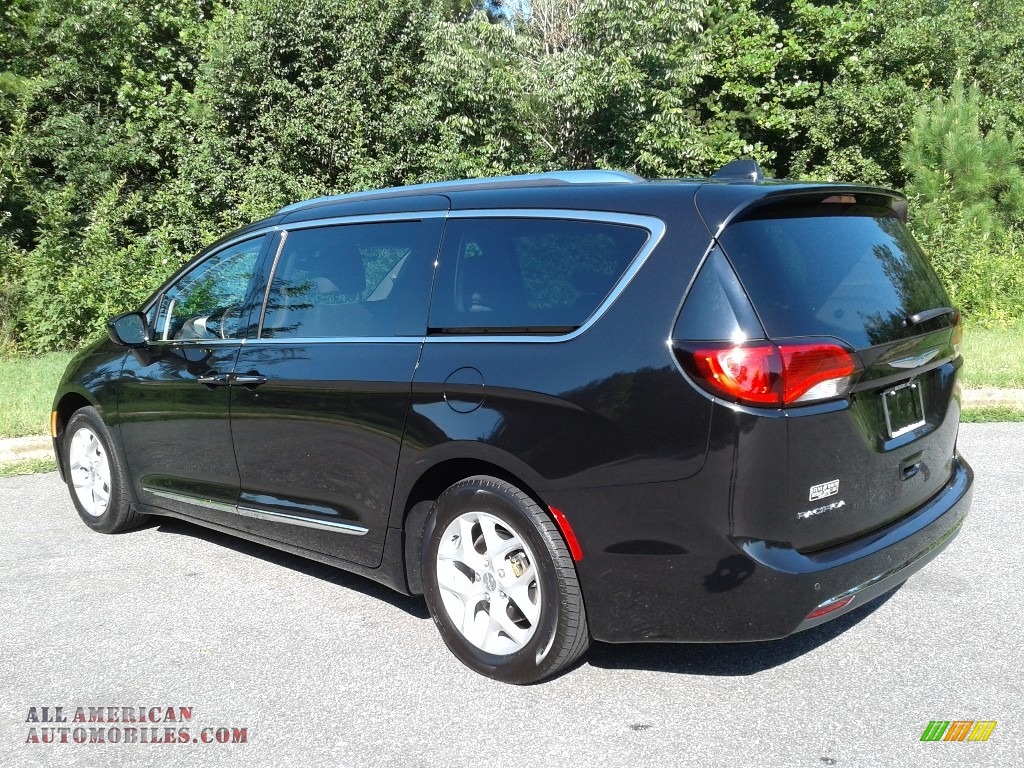 2018 Pacifica Touring L - Brilliant Black Crystal Pearl / Cognac/Alloy/Toffee photo #8