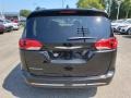 Chrysler Pacifica Touring L Brilliant Black Crystal Pearl photo #5